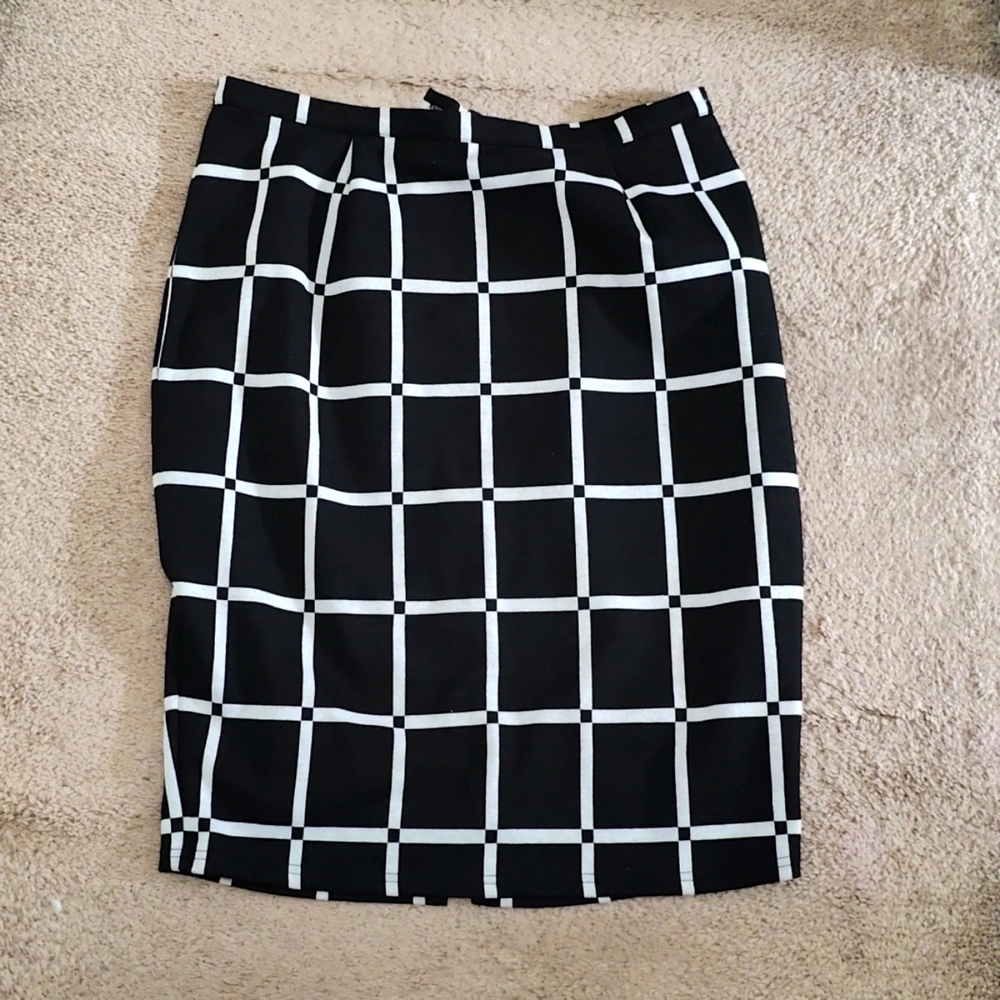 NWT City Chic zipper back window pane print pencil skirt. Size XS/14